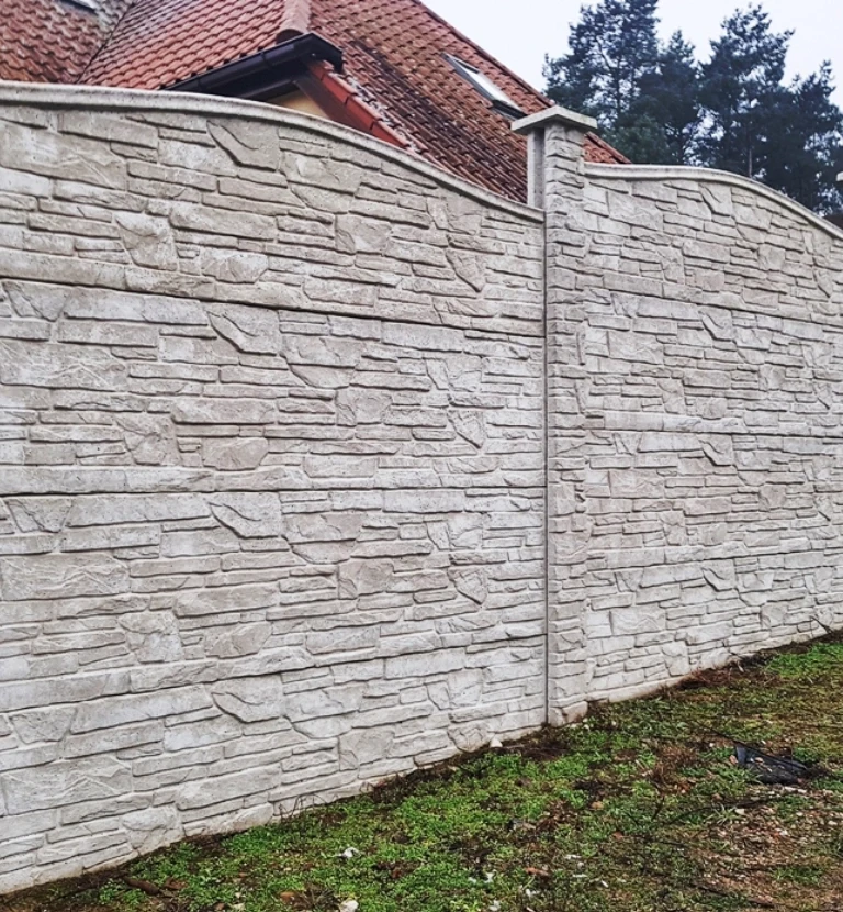 betonowe ogrodzenie
