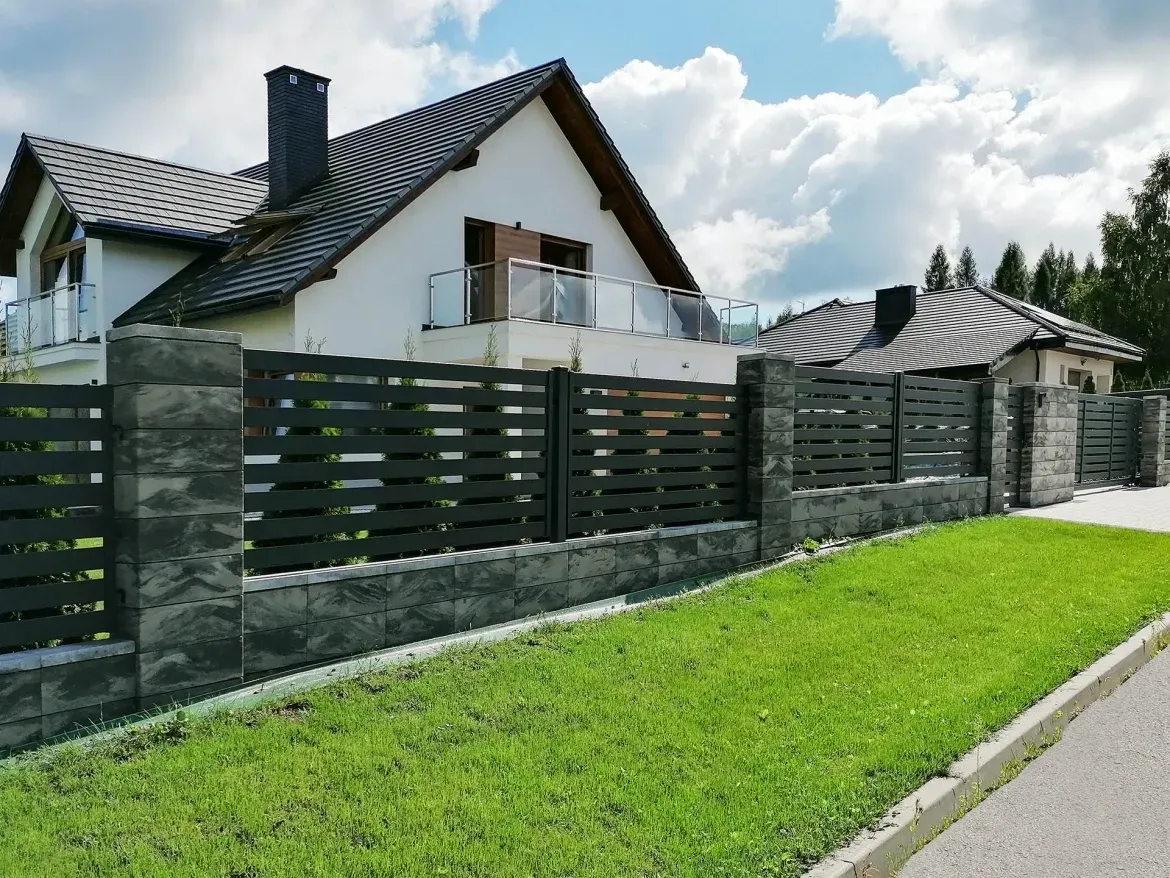 styrobud-ogrodzenie-gladkie-styrobud-fini-1170x878ddec27740204121841